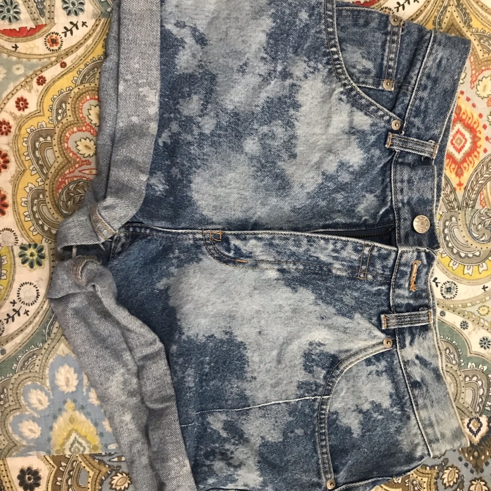 High waisted acid washed shorts